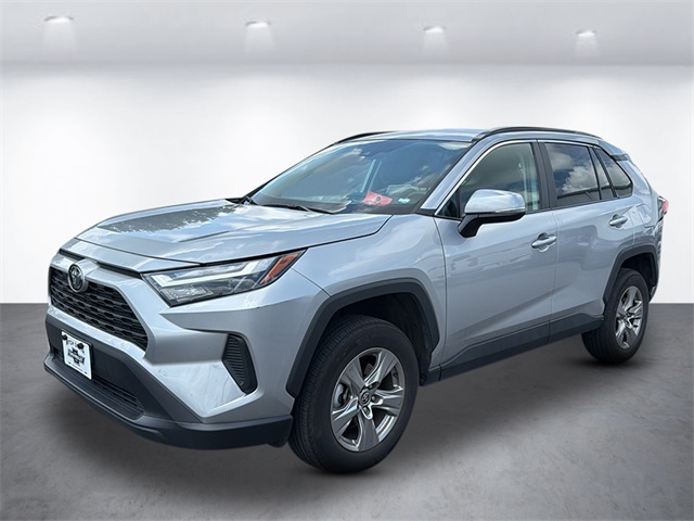 2024 Toyota RAV4 XLE's photo