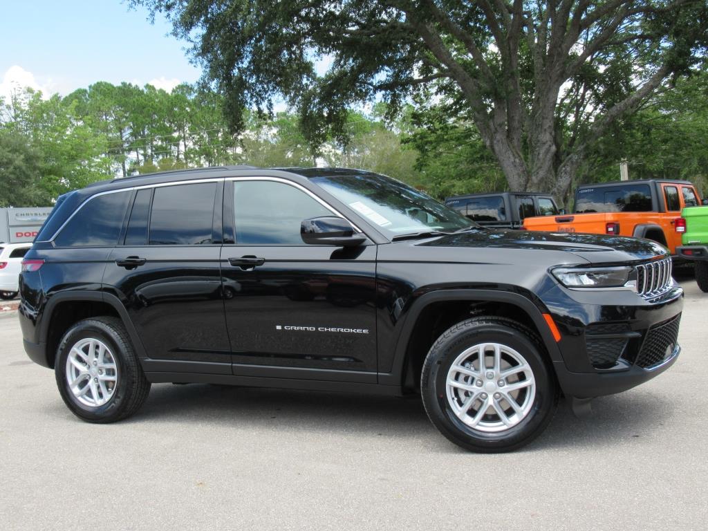 2025 Jeep Grand Cherokee Laredo X photo 2