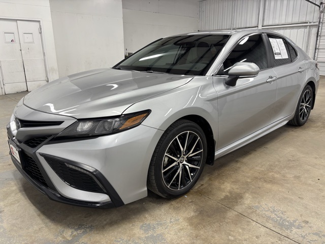 2024 Toyota Camry Hybrid SE photo 3