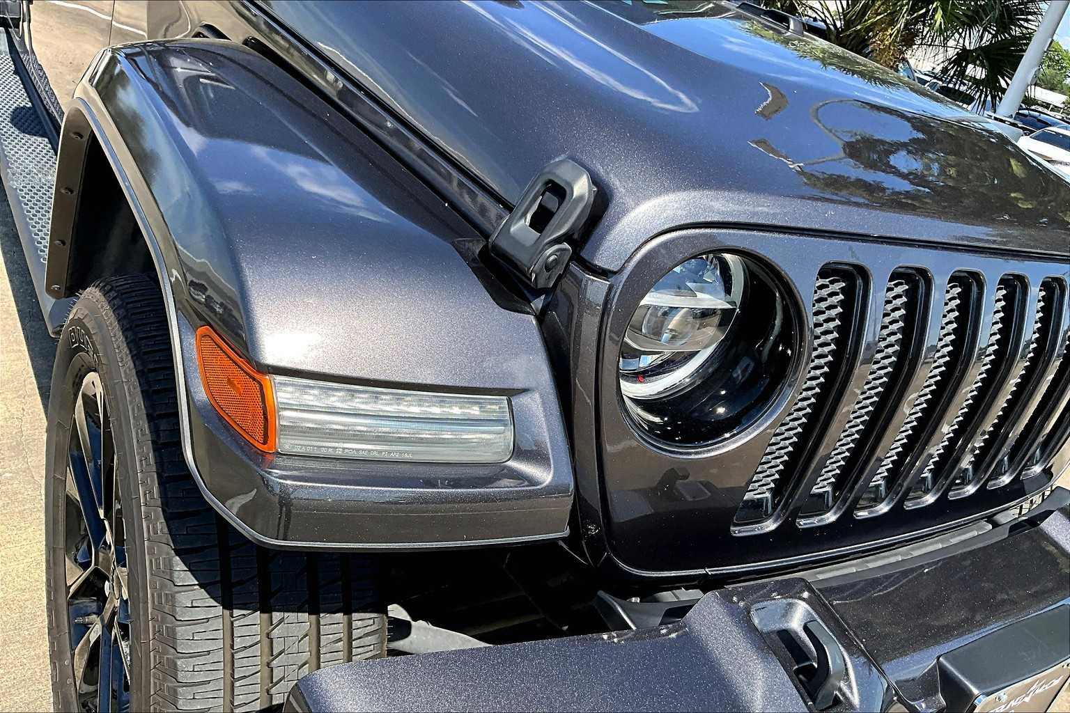 2020 Jeep Wrangler Unlimited Sahara High Altitude photo 24