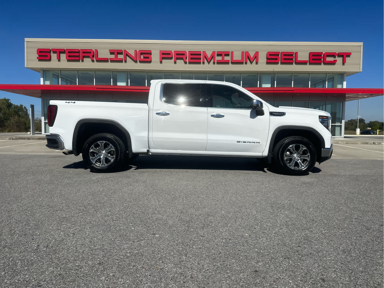 2025 GMC Sierra 1500 SLT's photo