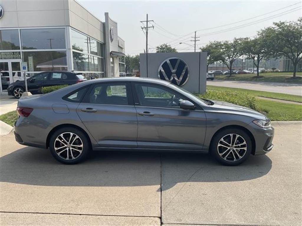 2025 Volkswagen Jetta 1.5T Sport photo 2