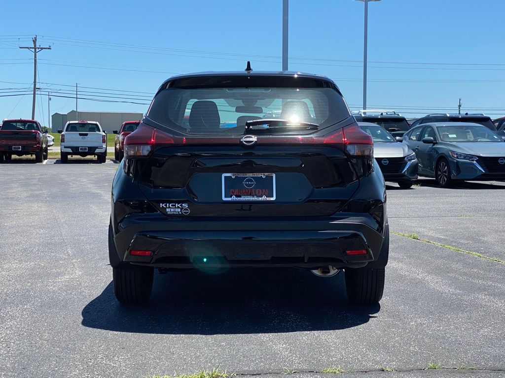 2025 Nissan Kicks Play S photo 4