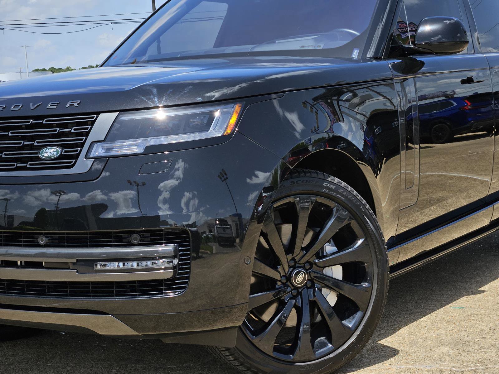 2023 Land Rover Range Rover SE photo 7