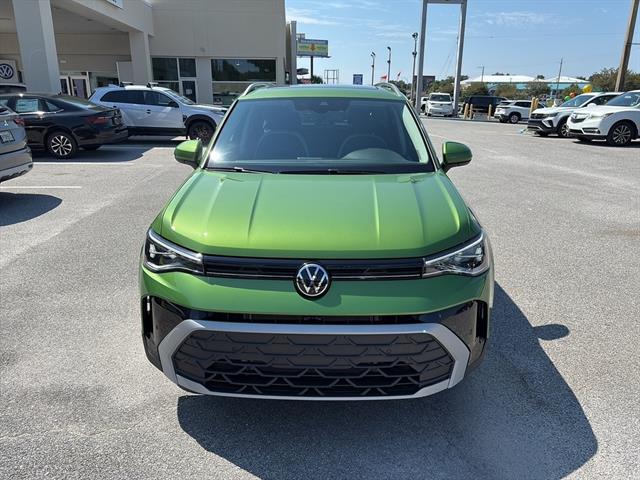 2025 Volkswagen Taos SE photo 2