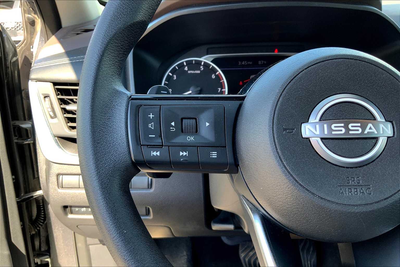 2023 Nissan Rogue SV photo 20