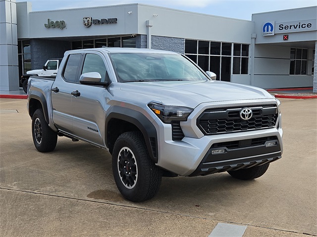 2025 Toyota Tacoma SR5's photo