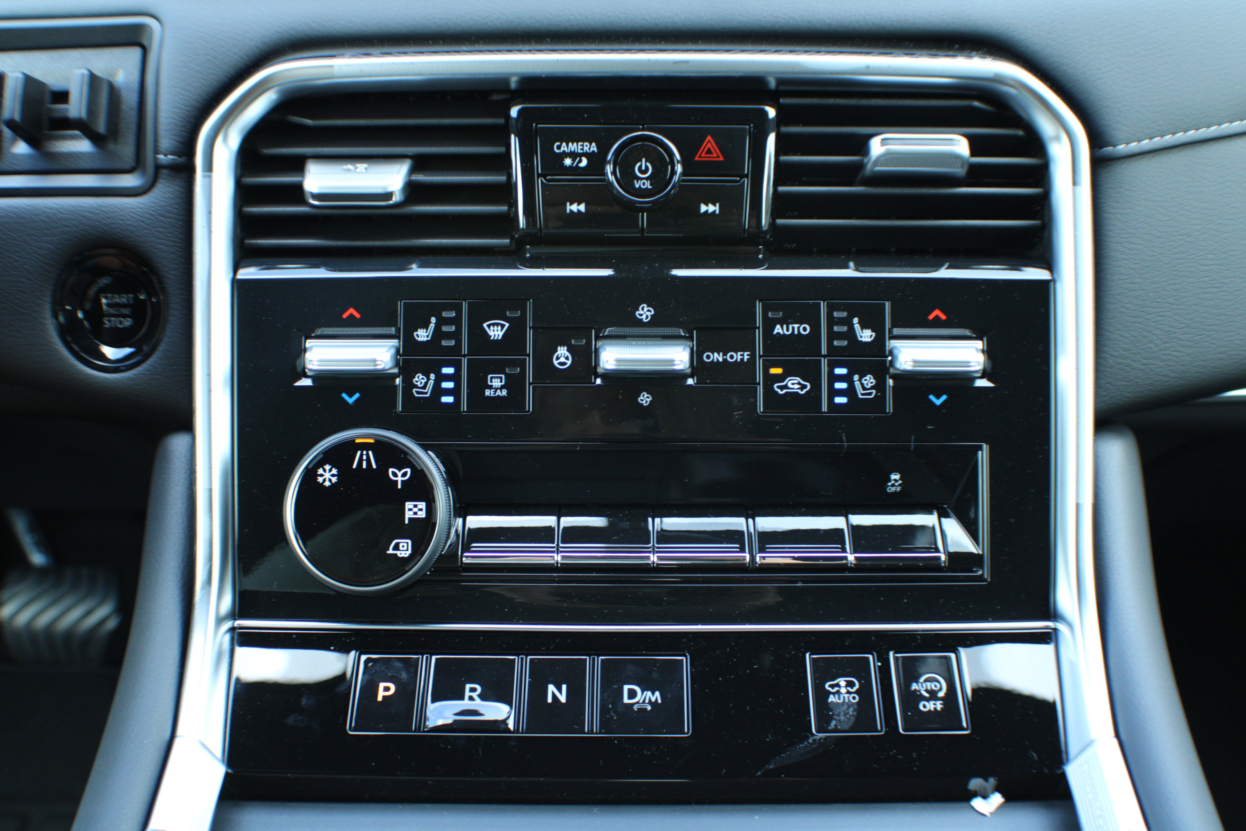 2025 Nissan Armada Platinum Reserve photo 3