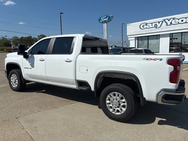 2022 Chevrolet Silverado 2500HD LT photo 3