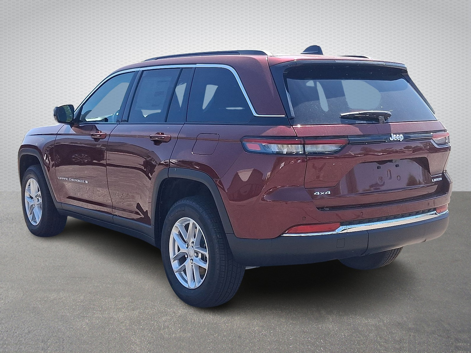 2025 Jeep Grand Cherokee Laredo photo 4