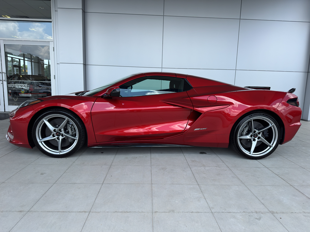2025 Chevrolet Corvette E-Ray 3LZ photo 3