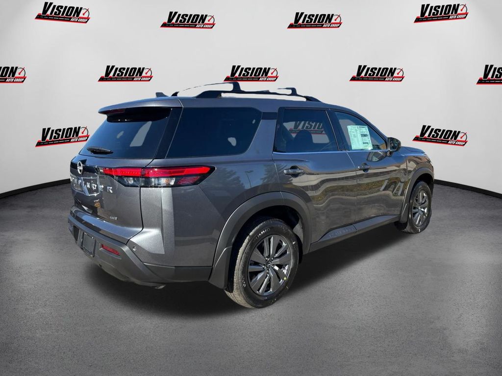 2025 Nissan Pathfinder SV photo 5