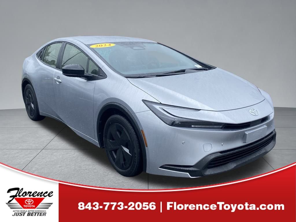 2024 Toyota Prius LE's photo