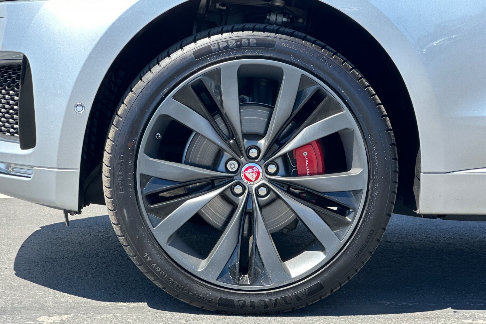 2017 Jaguar F-PACE First Edition photo 26
