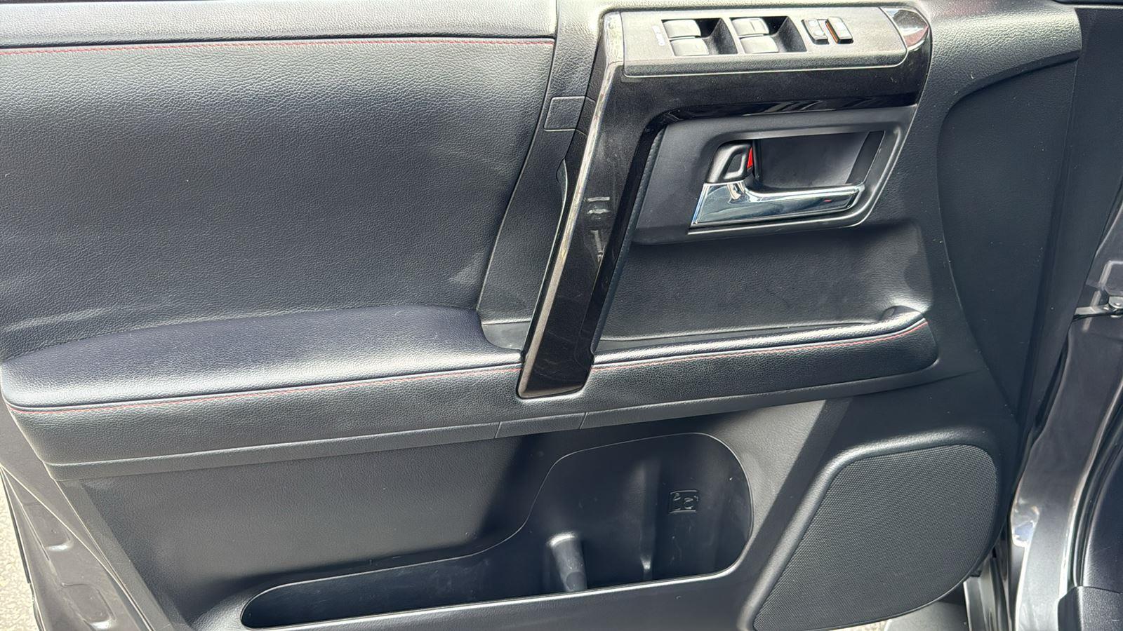 2020 Toyota 4Runner TRD photo 9