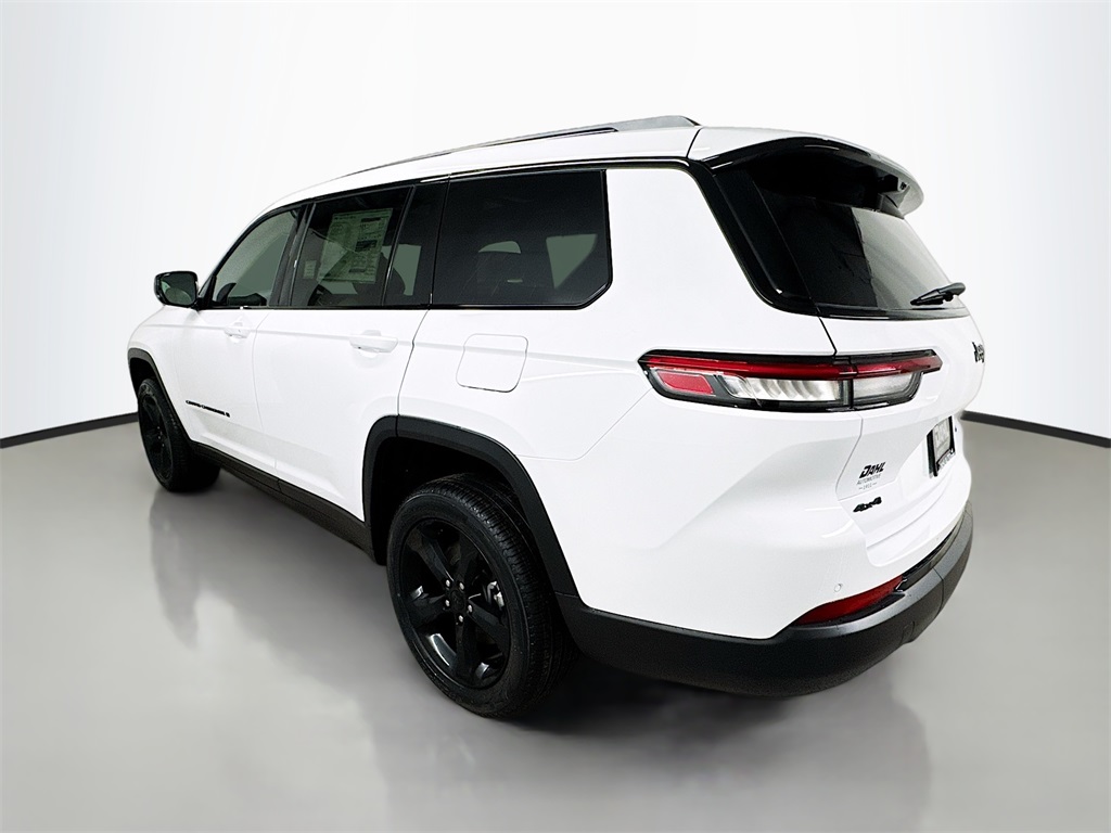 2025 Jeep Grand Cherokee Limited photo 3