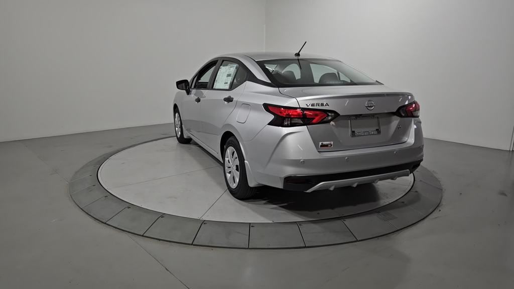 2025 Nissan Versa 1.6 S photo 3