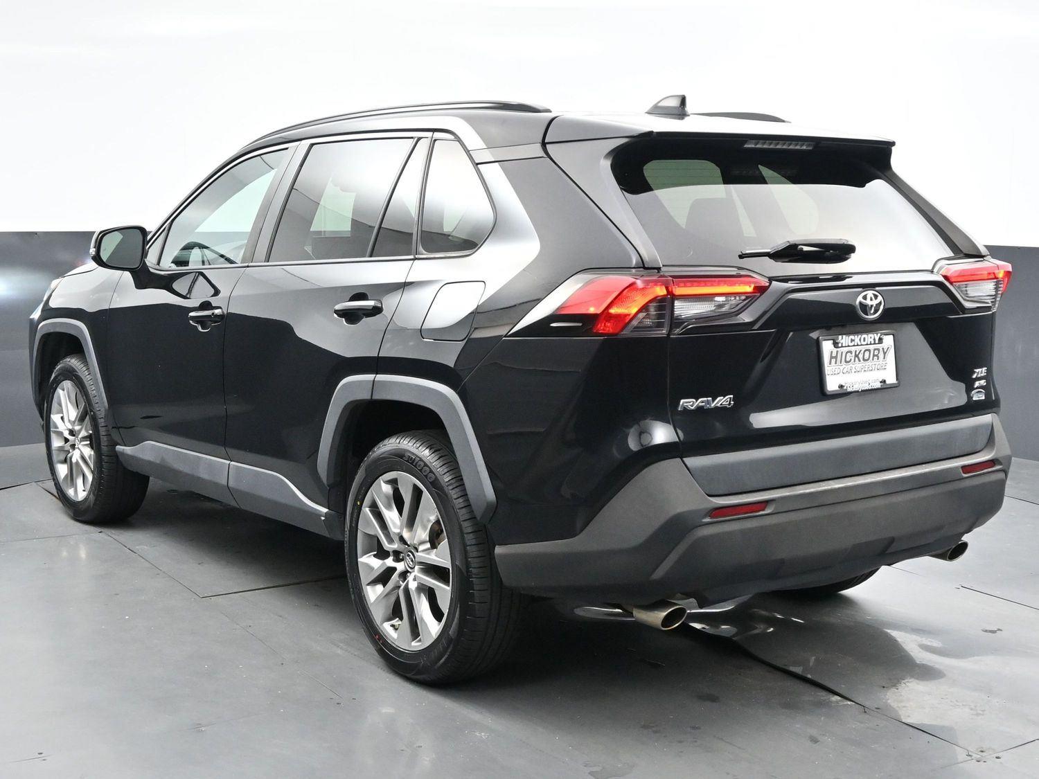 2019 Toyota RAV4 XLE Premium photo 4