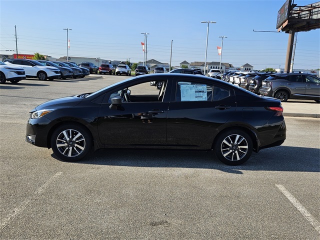 2025 Nissan Versa 1.6 S photo 2