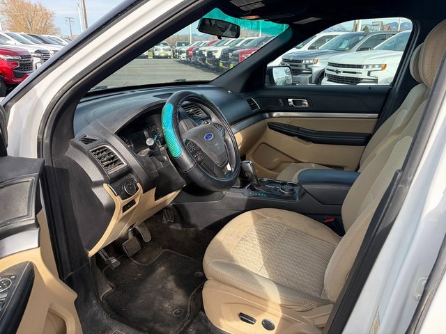 2017 Ford Explorer Base photo 4