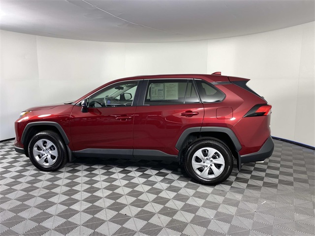 2024 Toyota RAV4 LE photo 4