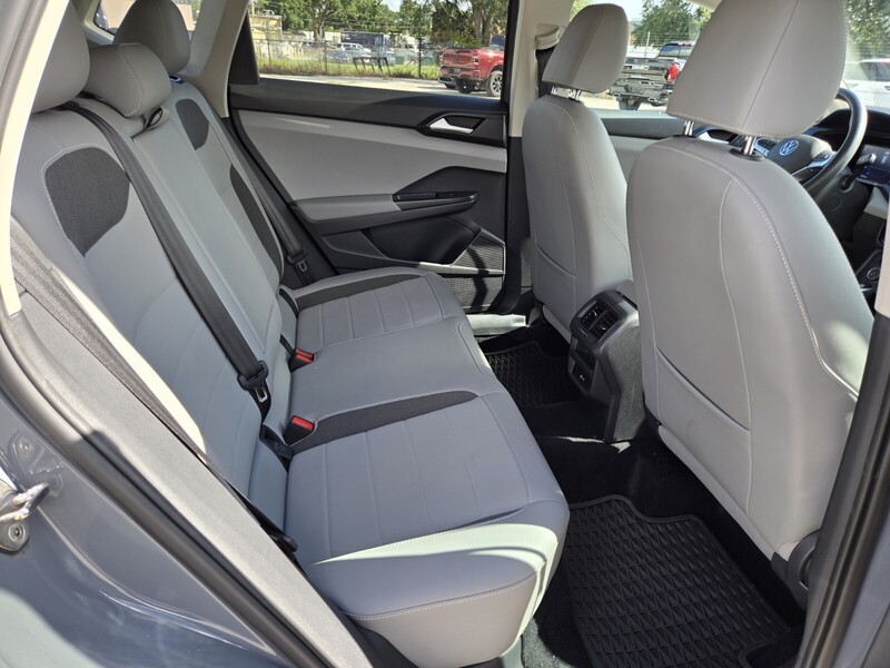 2022 Volkswagen Taos SE photo 16