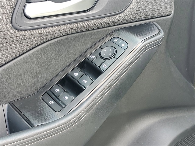 2022 Nissan Rogue SV photo 16