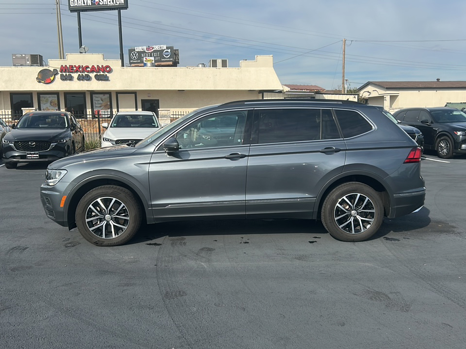 2021 Volkswagen Tiguan R-Line Black SEL photo 2