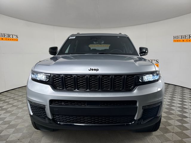 2025 Jeep Grand Cherokee Limited photo 2