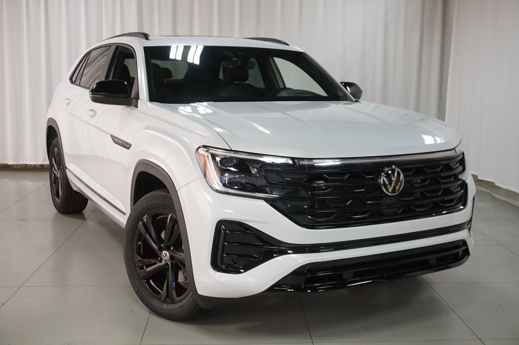 2025 Volkswagen Atlas Cross Sport SEL R-Line photo 3
