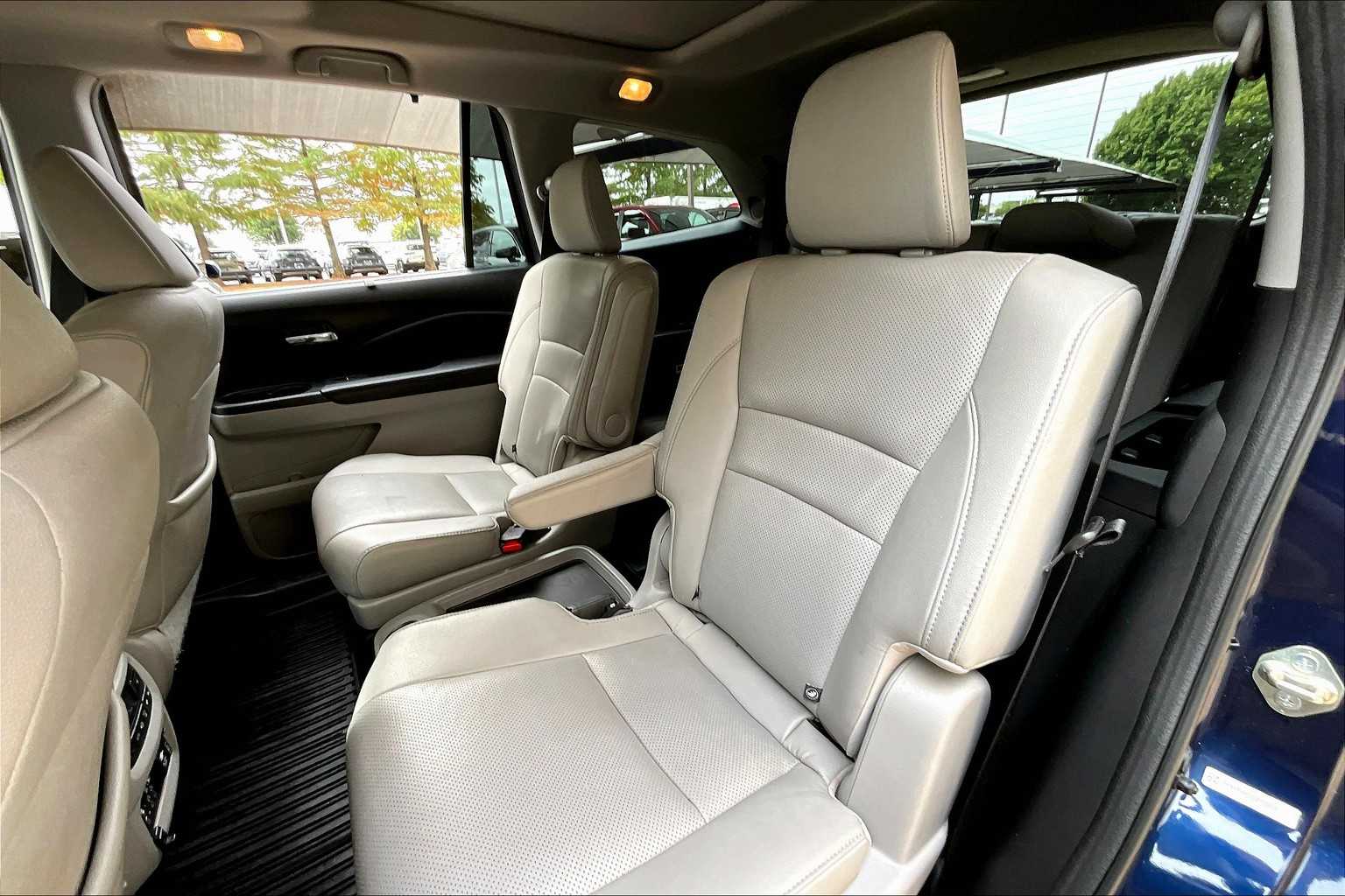 2016 Honda Pilot Elite photo 18