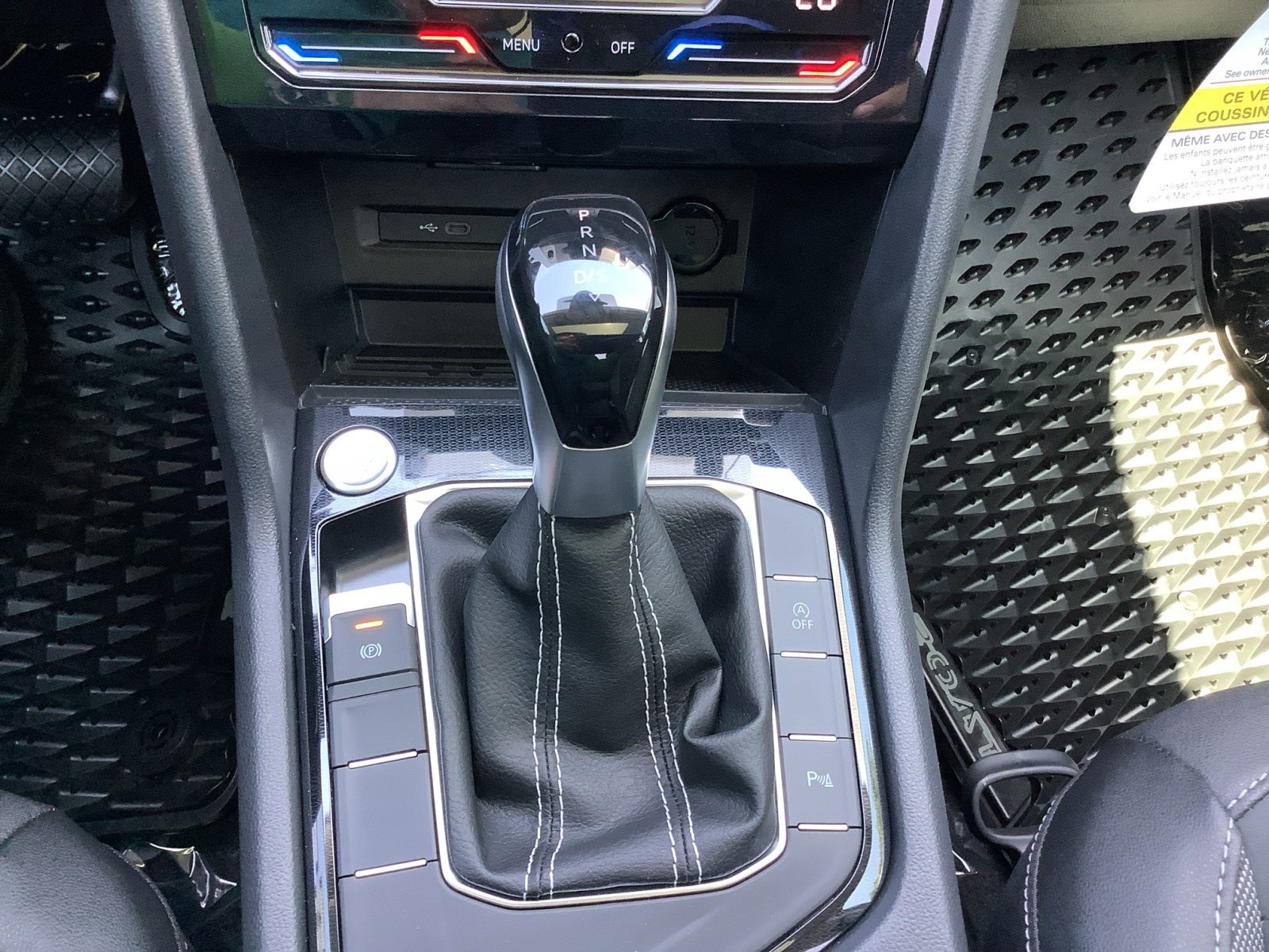2025 Volkswagen Taos SE photo 13