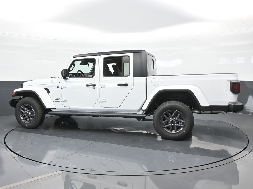 2024 Jeep Gladiator Sport photo 3