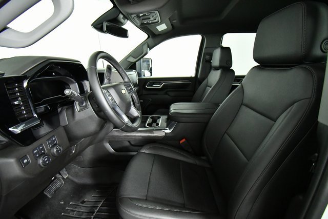 2025 Chevrolet Silverado 2500HD LTZ photo 4