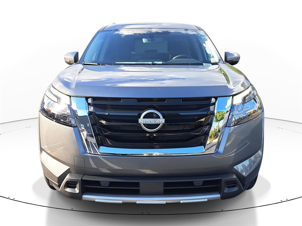 2025 Nissan Pathfinder SL photo 3