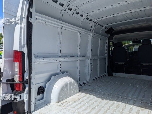 2025 Ram 3500 Tradesman photo 19