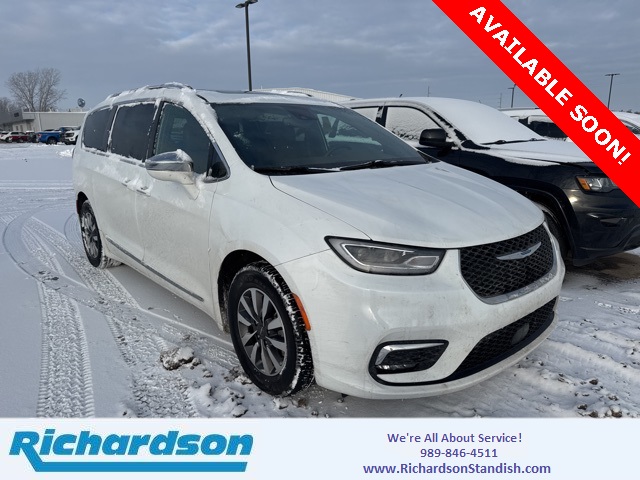 2021 Chrysler Pacifica Hybrid Limited's photo