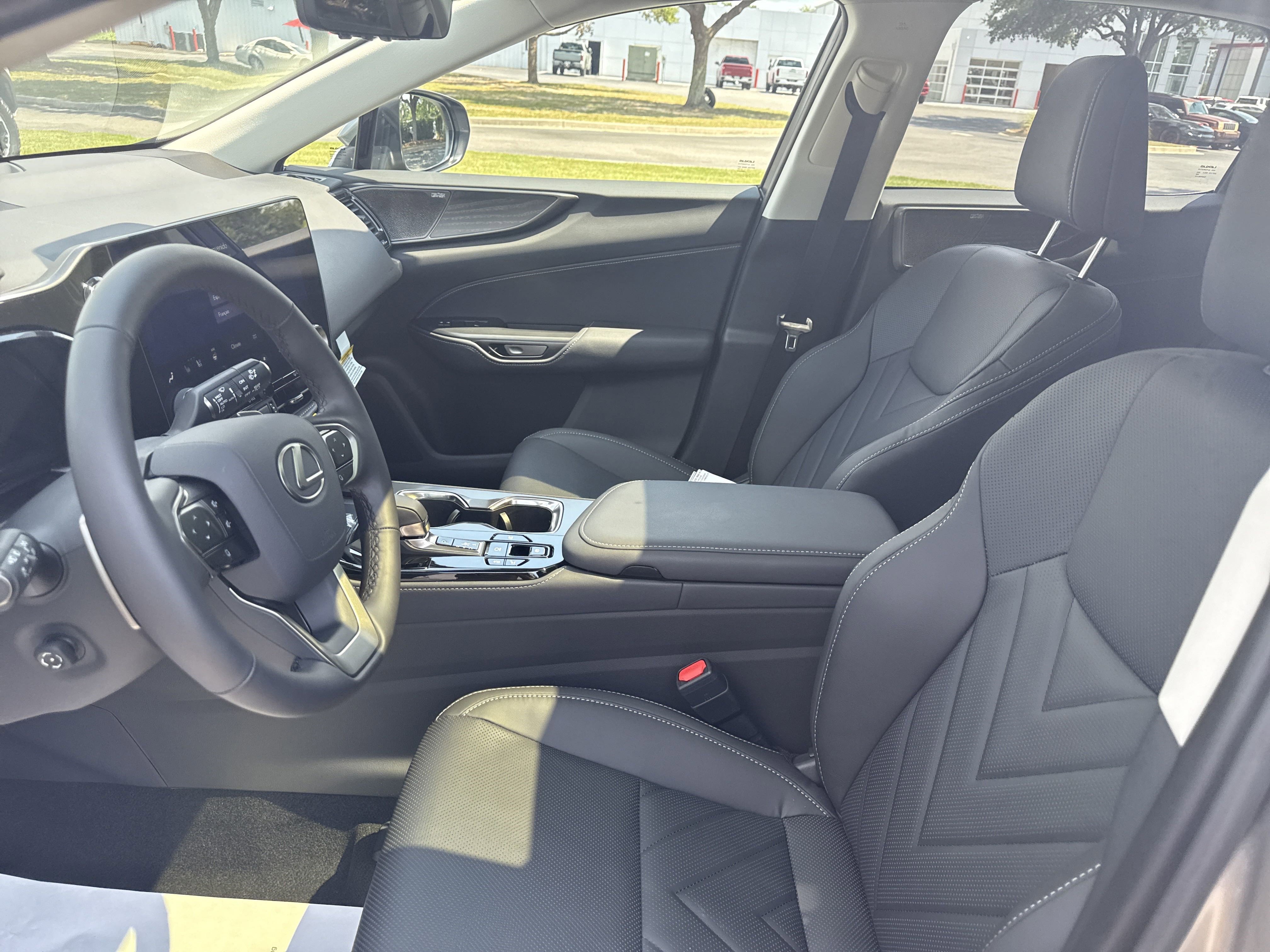 2025 Lexus NX 350h Luxury AWD photo 9