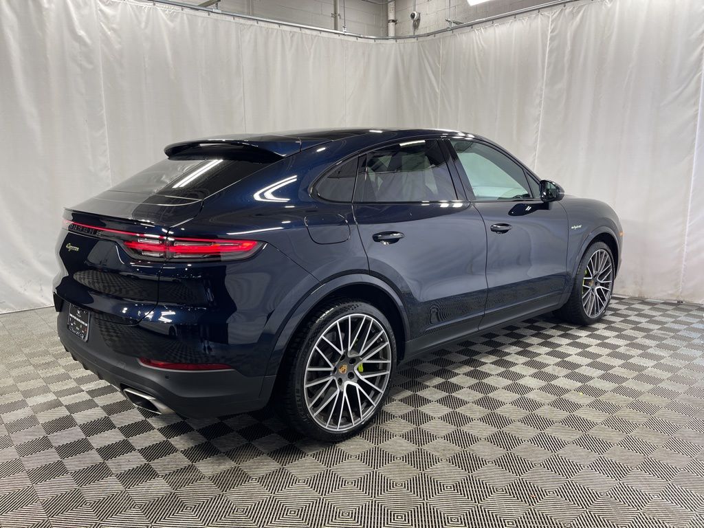 2022 Porsche Cayenne E-Hybrid Coupe Base photo 3