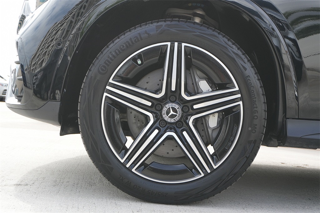 2024 Mercedes Benz GLC 300 photo 4