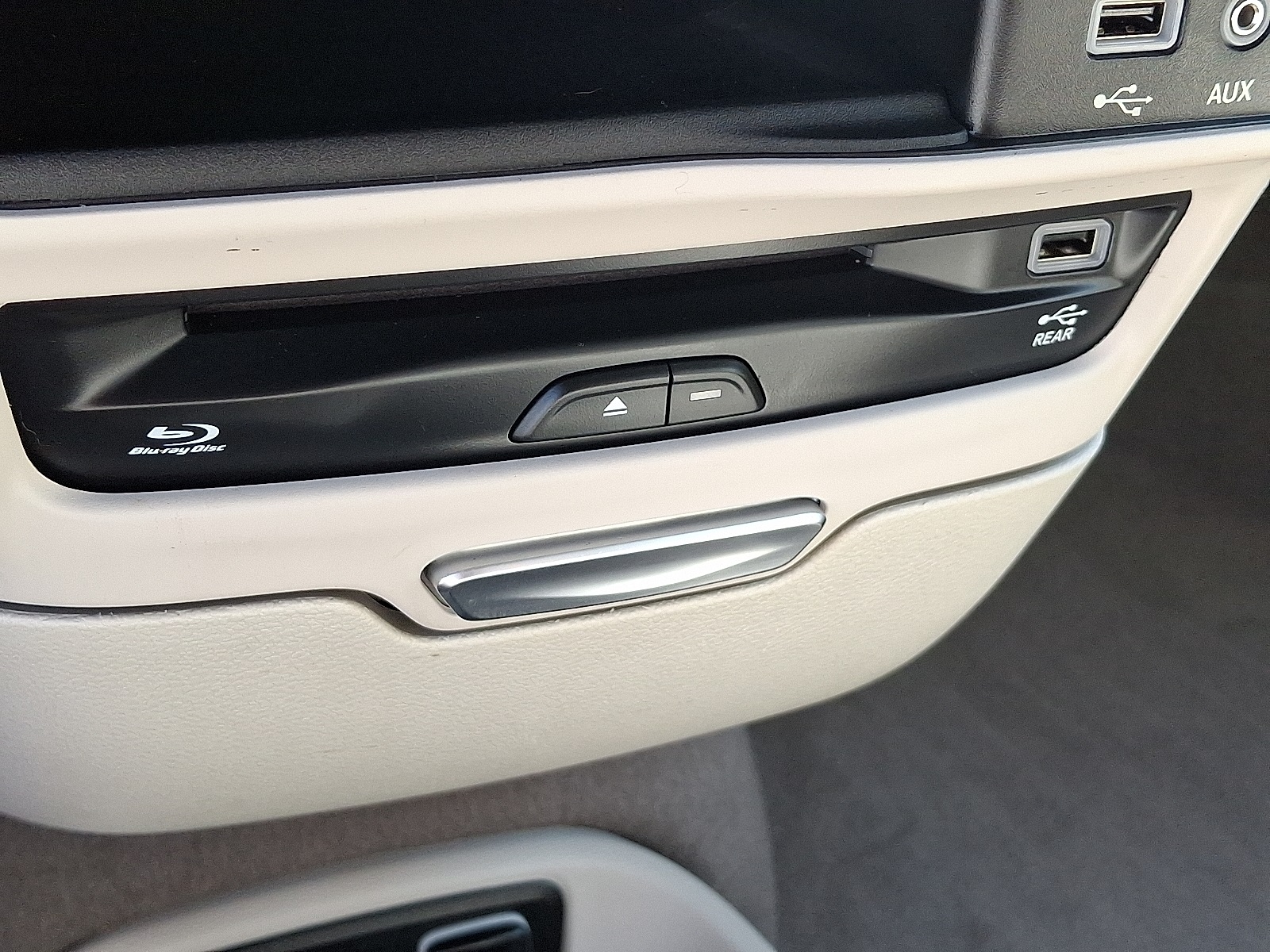 2019 Chrysler Pacifica Touring Plus photo 18