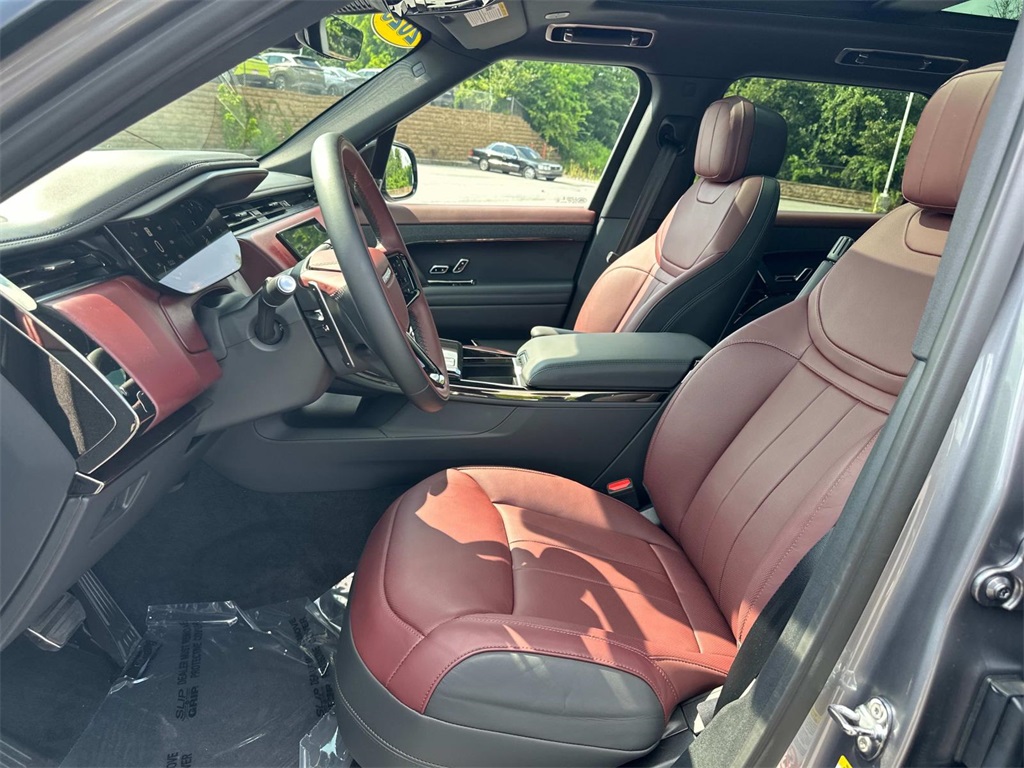 2025 Land Rover Range Rover Sport SE photo 14