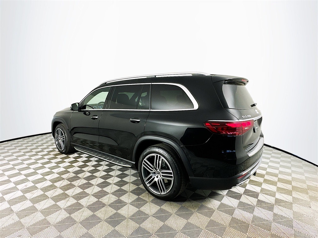 2025 Mercedes Benz GLS 450 4MATIC photo 2