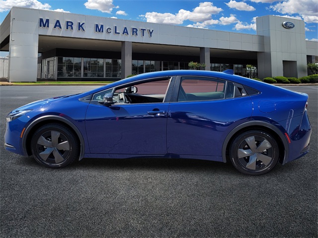 2024 Toyota Prius LE photo 6