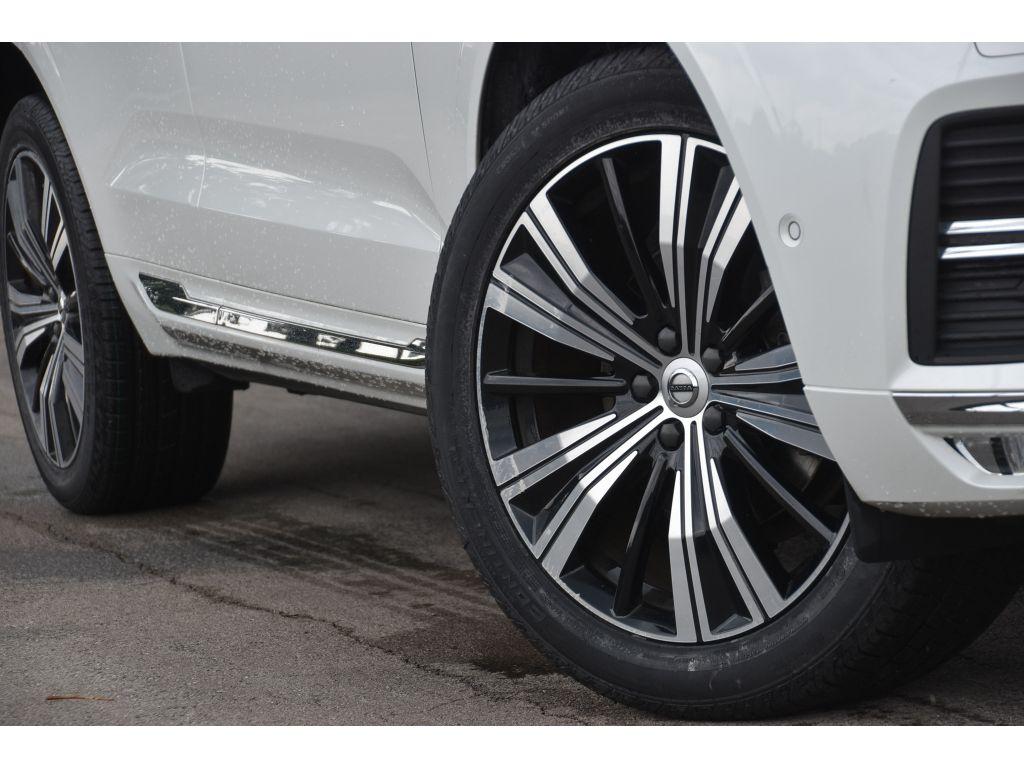 2023 Volvo XC60 B5 Plus photo 10