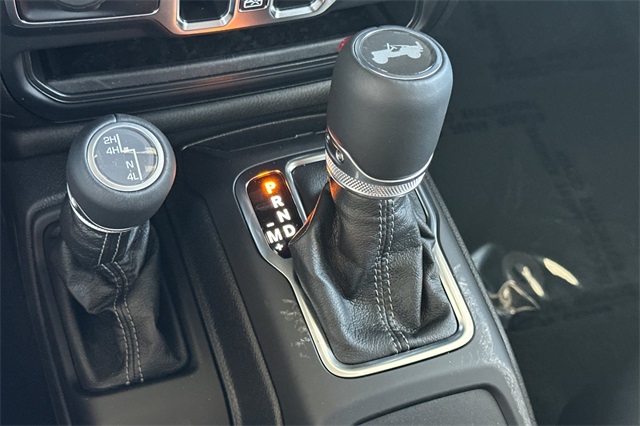 2025 Jeep Wrangler Sahara photo 15