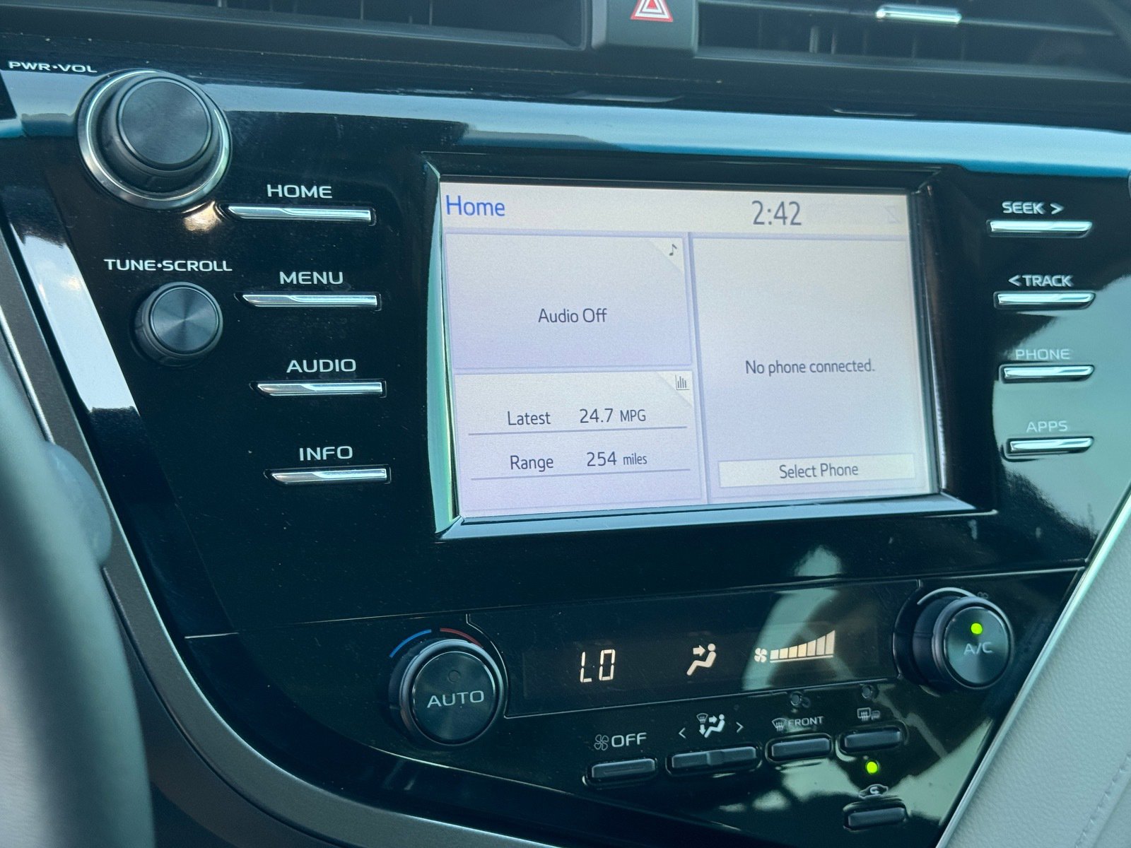 2018 Toyota Camry LE photo 22