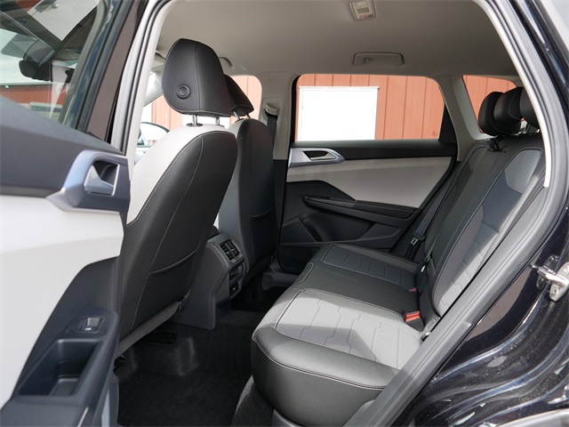 2025 Volkswagen Taos SE photo 6