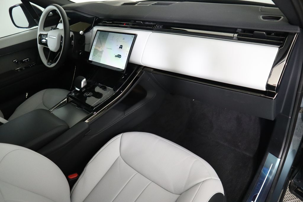 2025 Land Rover Range Rover Sport SE photo 16