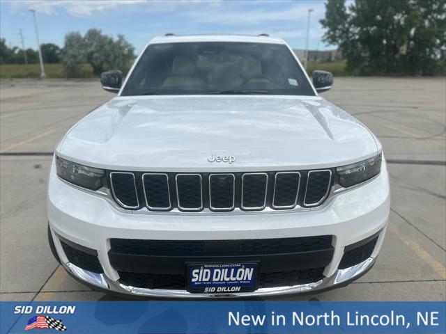 2025 Jeep Grand Cherokee Limited photo 3